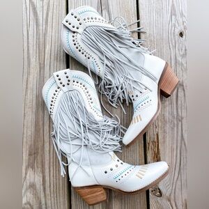 NWT Dingo “Gypsy” White Fringe Cowboy Boots